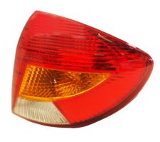 Piloto trasero Kia Rio 1999-2003 5 puertas / familiar / derecho
