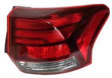 Piloto trasero Mitsubishi Outlander 2015-2018 exterior / derecho