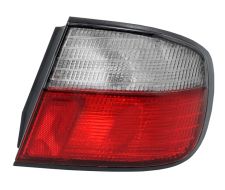 Piloto trasero Nissan Primera 1996-1999 4 puertas / exterior / blanco / derecho