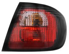 Piloto trasero Nissan Primera 1999-2002 4 puertas / exterior / derecho