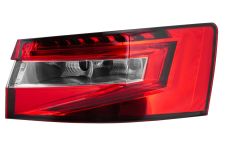 Piloto trasero Skoda Superb 2015-2019 sedan / exterior / derecho