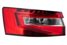 Piloto trasero Skoda Superb 2015-2019 sedan / exterior / izquierdo