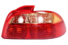 Piloto trasero Toyota Avensis 2000-2003 derecho