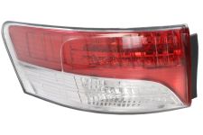 Piloto trasero Toyota Avensis 2008-2012 4 puertas / exterior / izquierdo