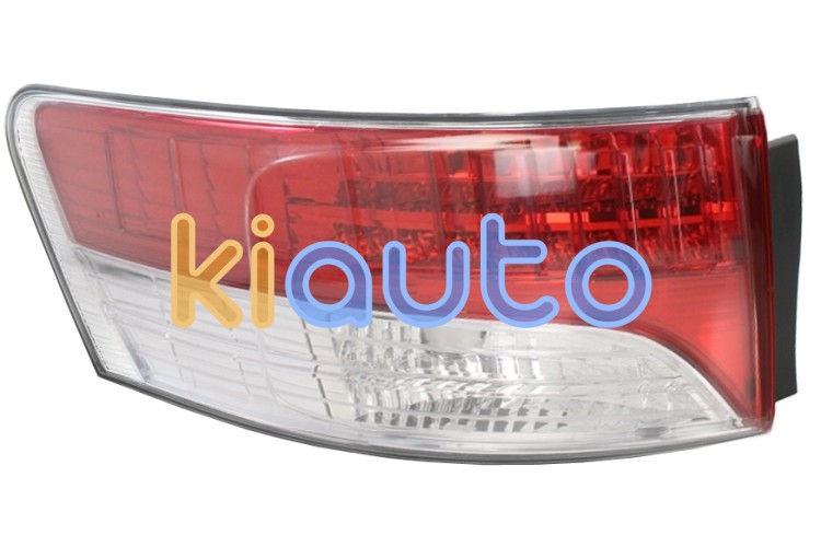Piloto trasero toyota avensis 2008-2012 4 puertas / exterior / izquierdo OE 8156105270